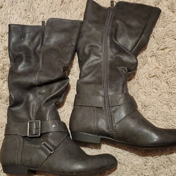 Boots - Picture 1 of 3